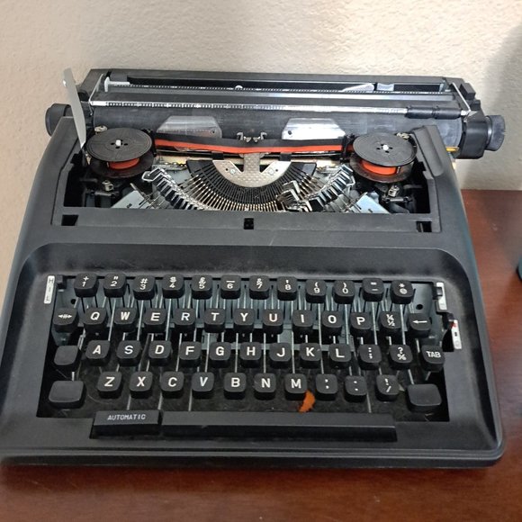 Typewriter - Picture 1 of 1